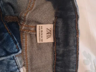 Pantalones vaqueros desgastados