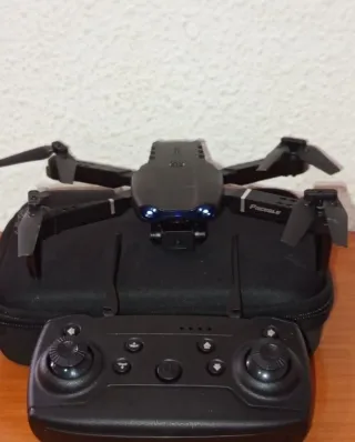 Dron con mando y accesorios