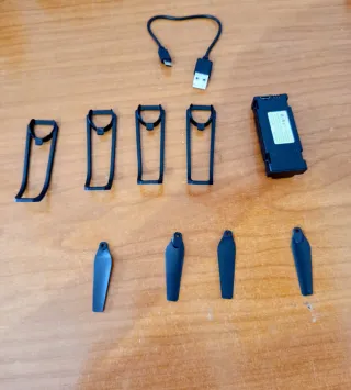 Dron con mando y accesorios