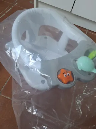 Asiento bebé para bañera con juguetes