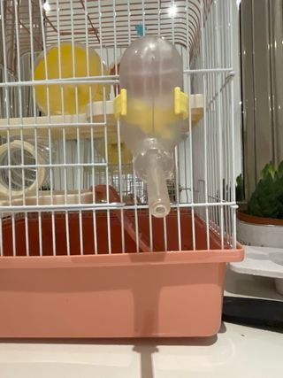 Jaula para hámster rosa y blanca