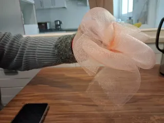 Tocado fiesta flor rosa rosa de color