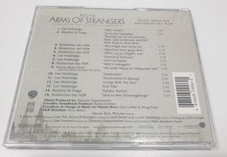 CD Into the Arms of Strangers (BSO)