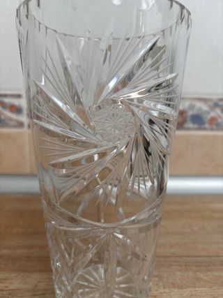 Jarrón de cristal tallado vintage