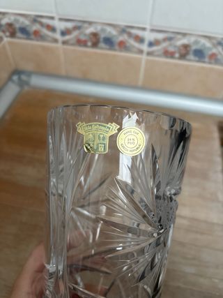 Jarrón de cristal tallado vintage