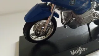 Moto BMW R1100RS. Maisto.
