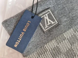 Gorro Louis Vuitton Gris