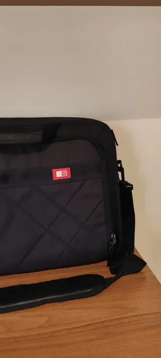 Maletín negro con correa