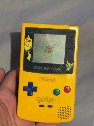 Game Boy Color Pikachu + Pokémon Amarillo