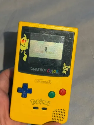 Game Boy Color Pikachu + Pokémon Amarillo