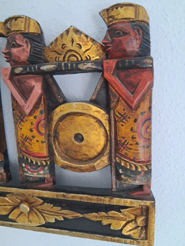 Madera tallada Indonesia