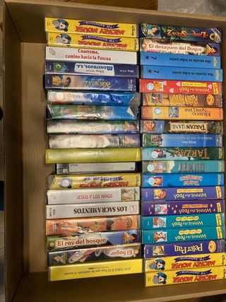 Lote de 36 Cintas VHS Disney y Clásicos
