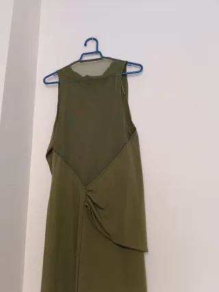 Vestido largo drapeado verde
