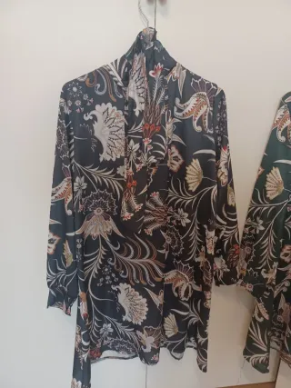 Camicette lunghe fantasia floreale - vestono M/L