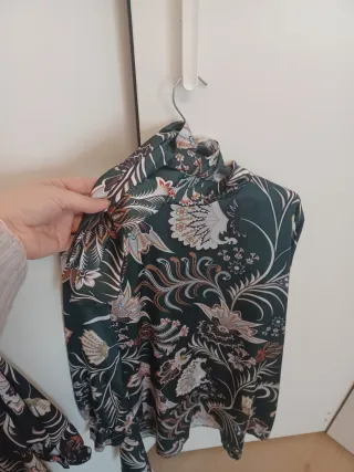 Camicette lunghe fantasia floreale - vestono M/L