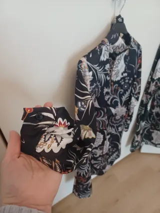 Camicette lunghe fantasia floreale - vestono M/L