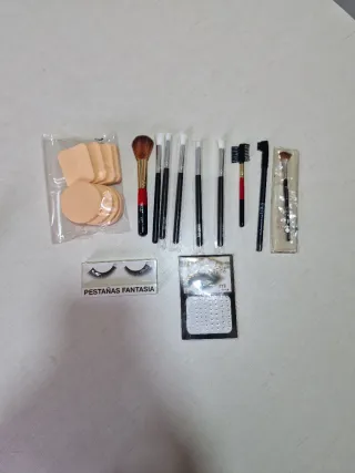 Set Maquillaje: Pinceles, Esponjas y Pestañas