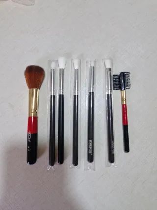 Set Maquillaje: Pinceles, Esponjas y Pestañas