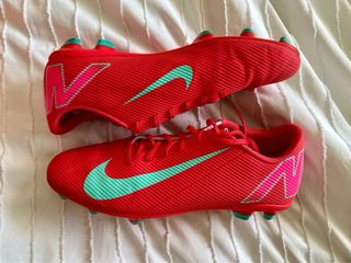Botas de fútbol Nike Rojas y Turquesa