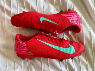 Botas de fútbol Nike Rojas y Turquesa