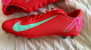 Botas de fútbol Nike Rojas y Turquesa