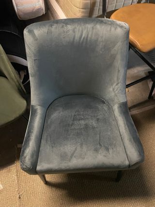 Silla tapizada de terciopelo