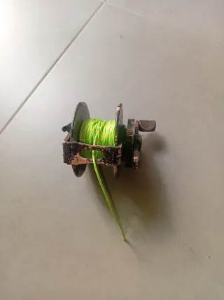 Carrete Picasso camuflaje con hilo de dinema nuevo