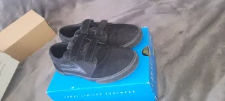 Zapatillas niño Lakai velcro cuero negro
