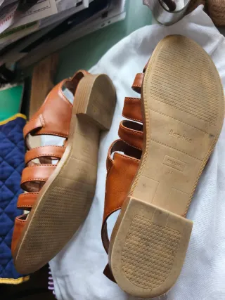 Sandalias cangrejeras Bershka marrones