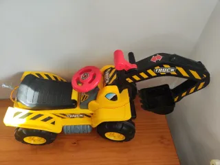 Retroexcavadora correpasillos infantil