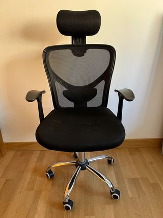 Silla de oficina ergonómica negra