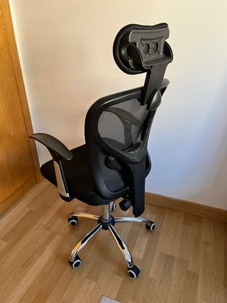 Silla de oficina ergonómica negra