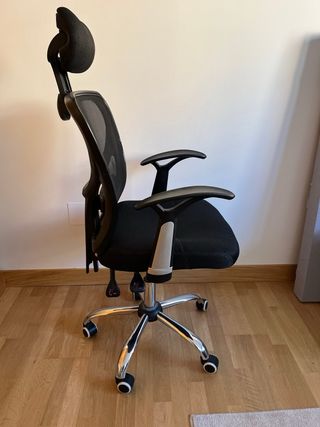 Silla de oficina ergonómica negra