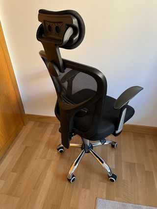 Silla de oficina ergonómica negra