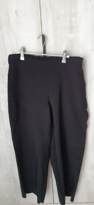 Pantalón vestir negro con detalle