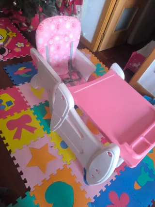 Trona infantil rosa con cojín