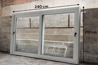 Balconera PVC corredera 240x210 cm