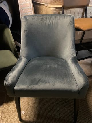 Silla de comedor de terciopelo gris