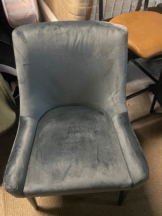 Silla de comedor de terciopelo gris