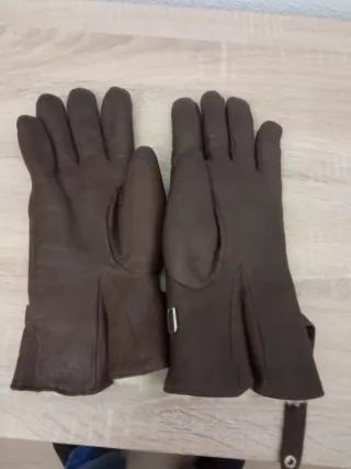 Guantes de piel marrones