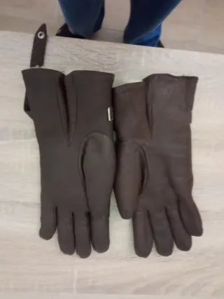 Guantes de piel marrones