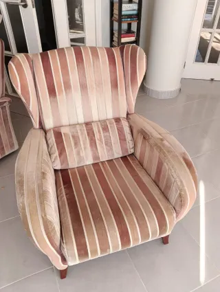 Sillón de terciopelo a rayas