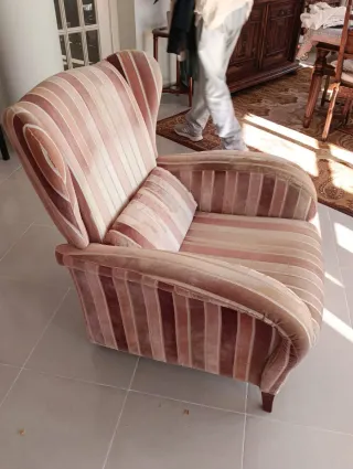 Sillón de terciopelo a rayas