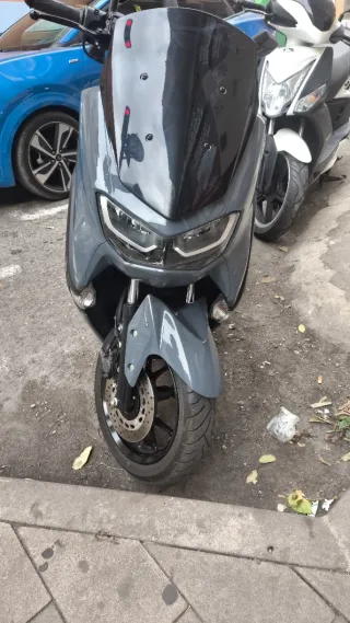 Yamaha nmax 2024 4500 km vendo o cambio