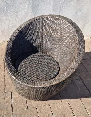 Conjunto terraza de ratán, 2 sillones y mesa