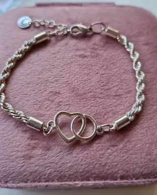Pulsera eslabones con corazones entrelazados