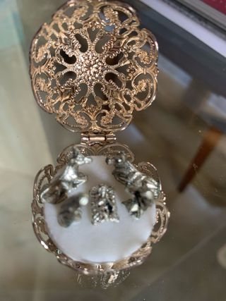 Pallina di Natale con Figure del Presepe in Metallo