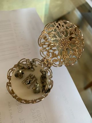 Pallina di Natale con Figure del Presepe in Metallo