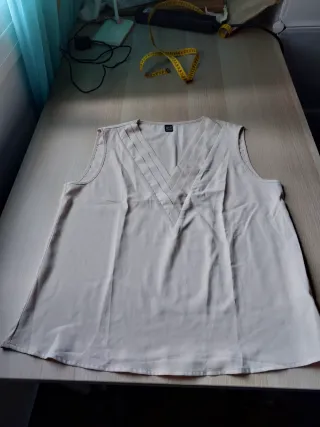Blusa sin mangas beige