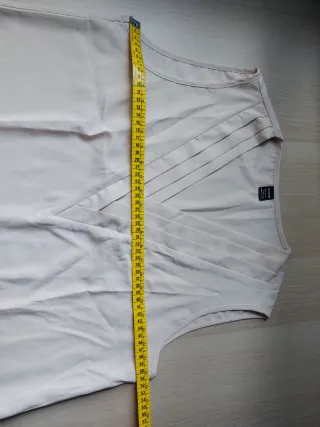 Blusa sin mangas beige